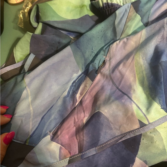 Athleta Printed Mesh Racer Run Shorts 4” - Picture 9 of 9